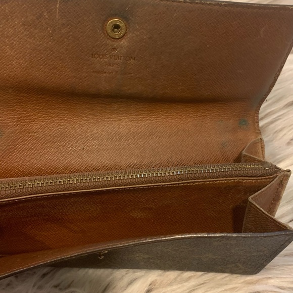 LV Women’s Vintage Authentic Wallet - Picture 7 of 9